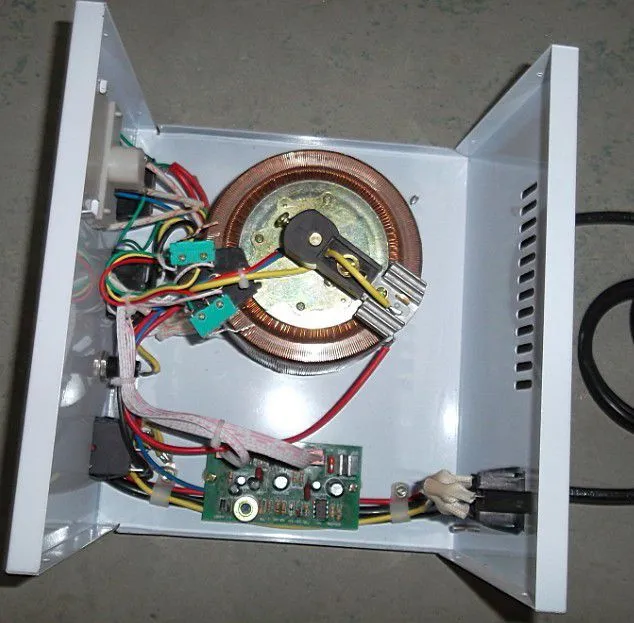 1500va Single-Phase Servomotor AVR High Precision Automatic AC Voltage Regulator SVC